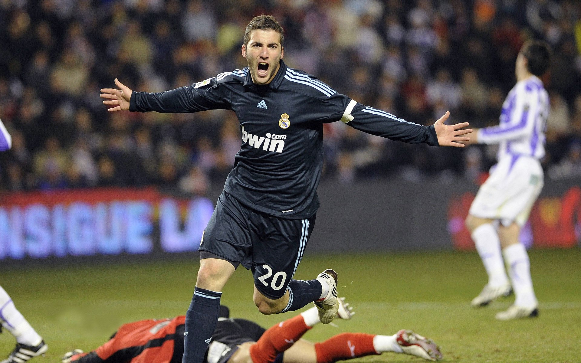 “胡利安·门德斯的突破性表现，打破阿根廷美洲狮队的进攻瓶颈”